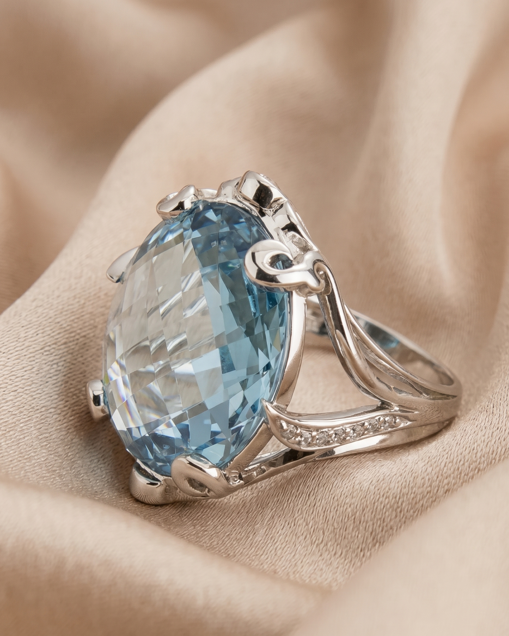 Heckered Sky Blue Topaz Filigree Ring